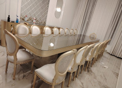 طاولة طعام
